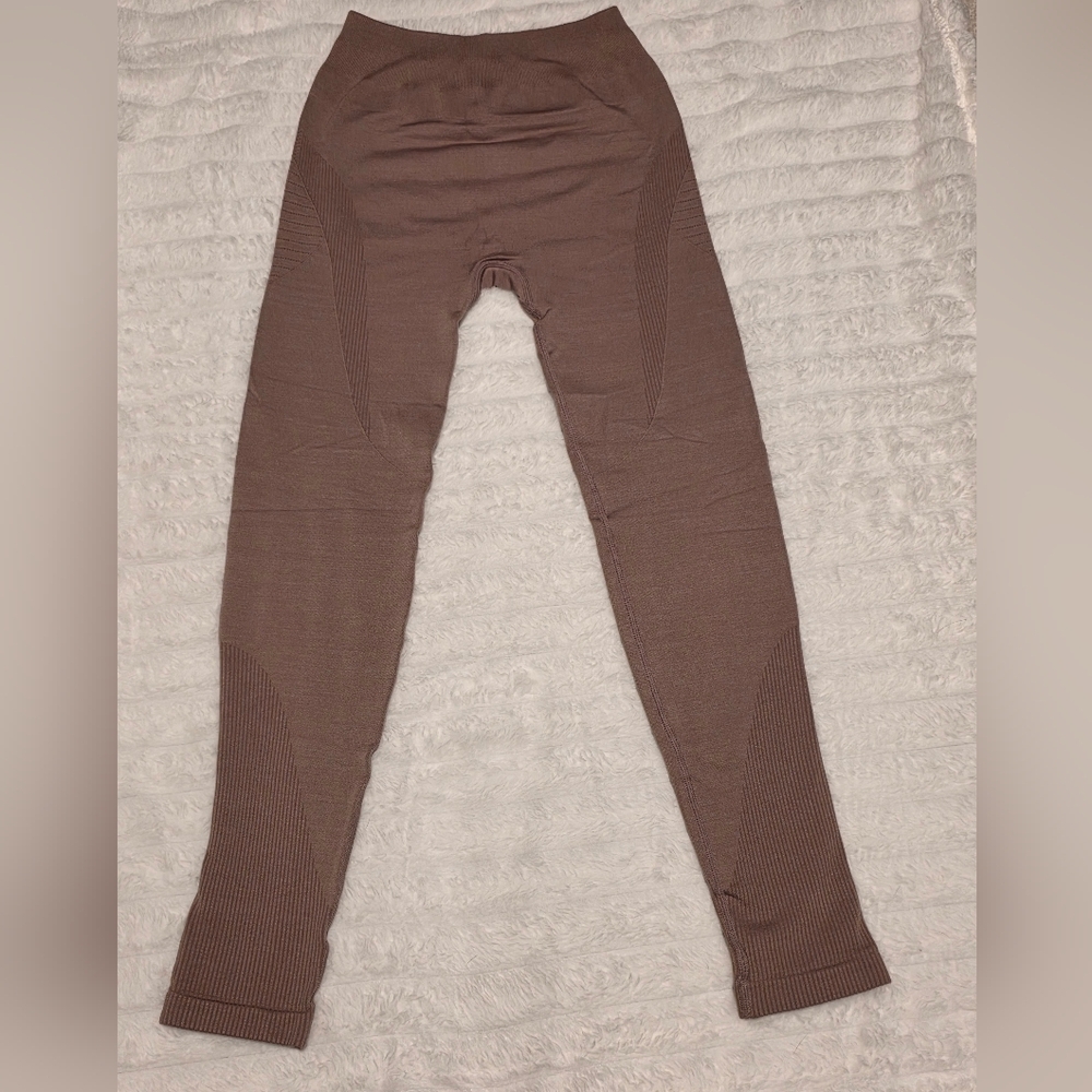 Alphalete Mauve Leggings - Picture 3 of 4